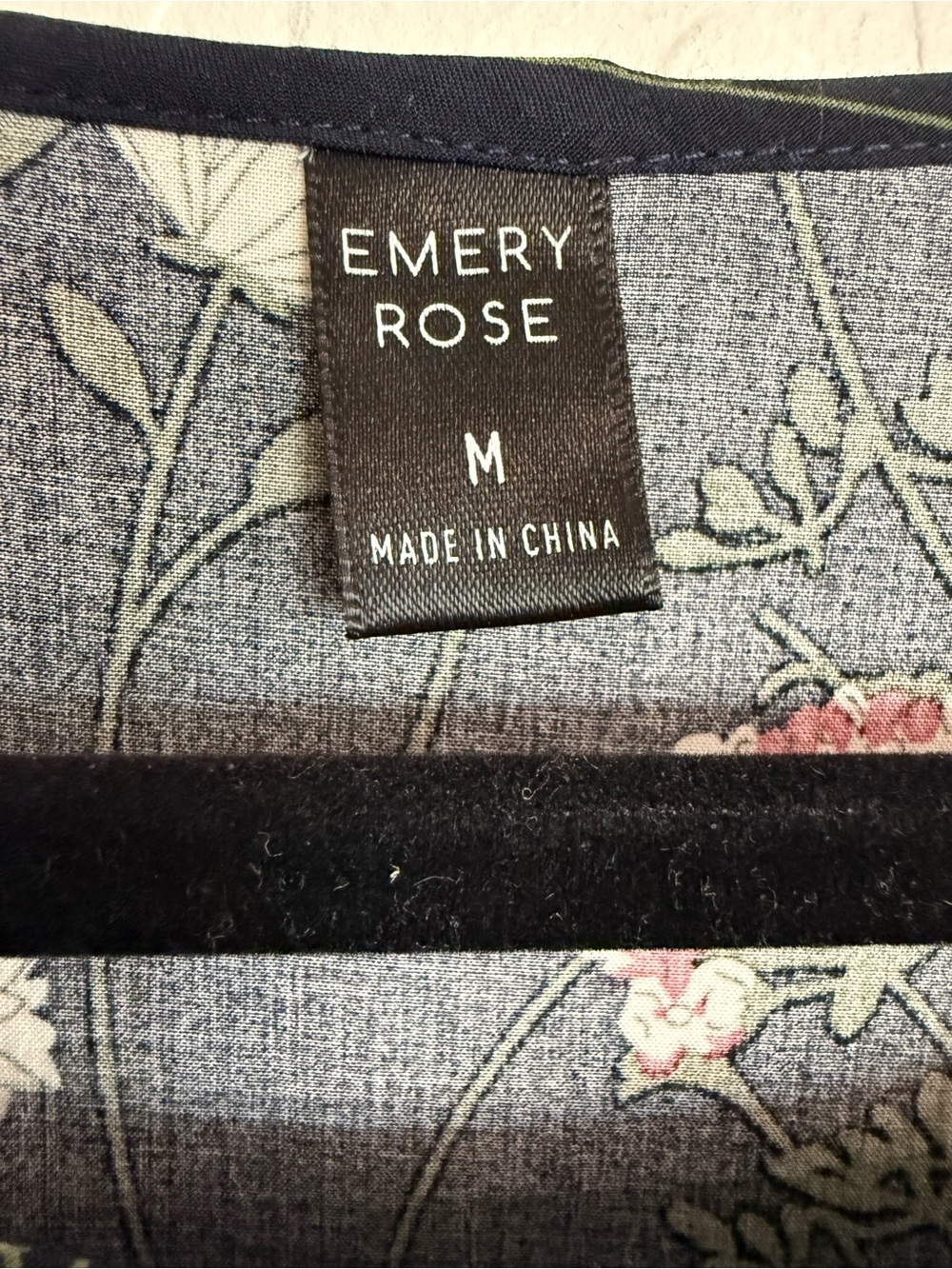 EMERY ROSE Floral Print Women's Blouse - Black, Green, White - Medium - Picture 4 of 4